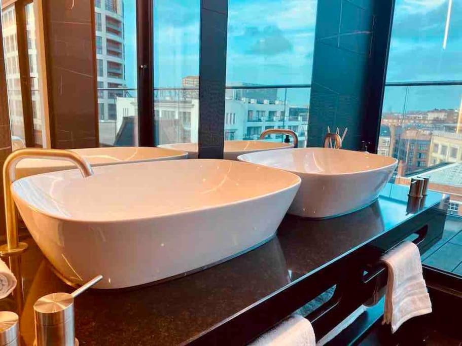 Large 3 Bed 3 Bathrooms Penthouse With Terrace And City Views In Londra Esterno foto