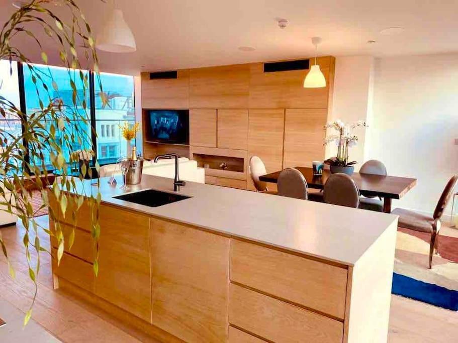 Large 3 Bed 3 Bathrooms Penthouse With Terrace And City Views In Londra Esterno foto
