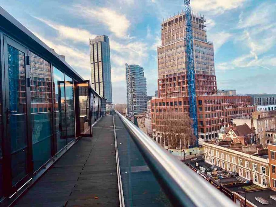 Large 3 Bed 3 Bathrooms Penthouse With Terrace And City Views In Londra Esterno foto