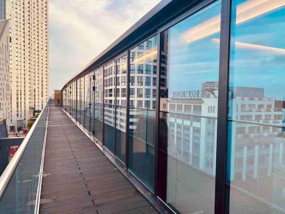Large 3 Bed 3 Bathrooms Penthouse With Terrace And City Views In Londra Esterno foto