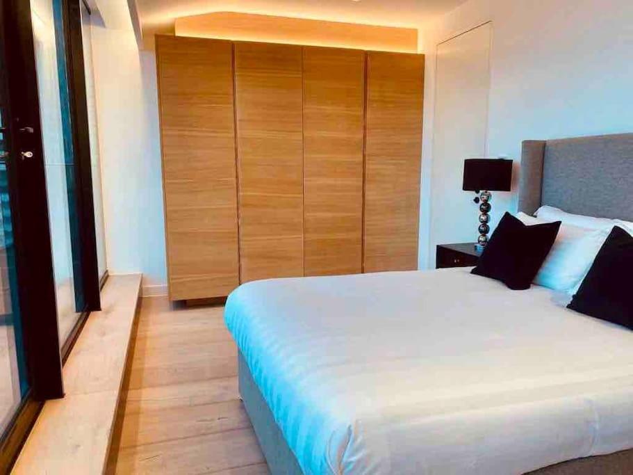 Large 3 Bed 3 Bathrooms Penthouse With Terrace And City Views In Londra Esterno foto