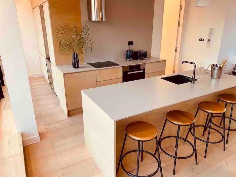 Large 3 Bed 3 Bathrooms Penthouse With Terrace And City Views In Londra Esterno foto