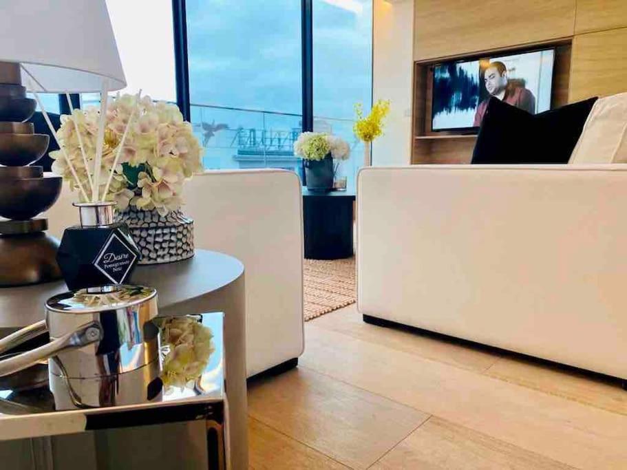 Large 3 Bed 3 Bathrooms Penthouse With Terrace And City Views In Londra Esterno foto