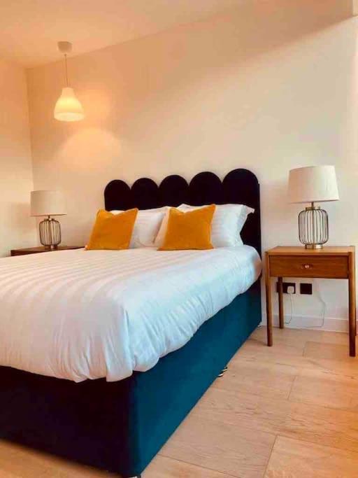 Large 3 Bed 3 Bathrooms Penthouse With Terrace And City Views In Londra Esterno foto